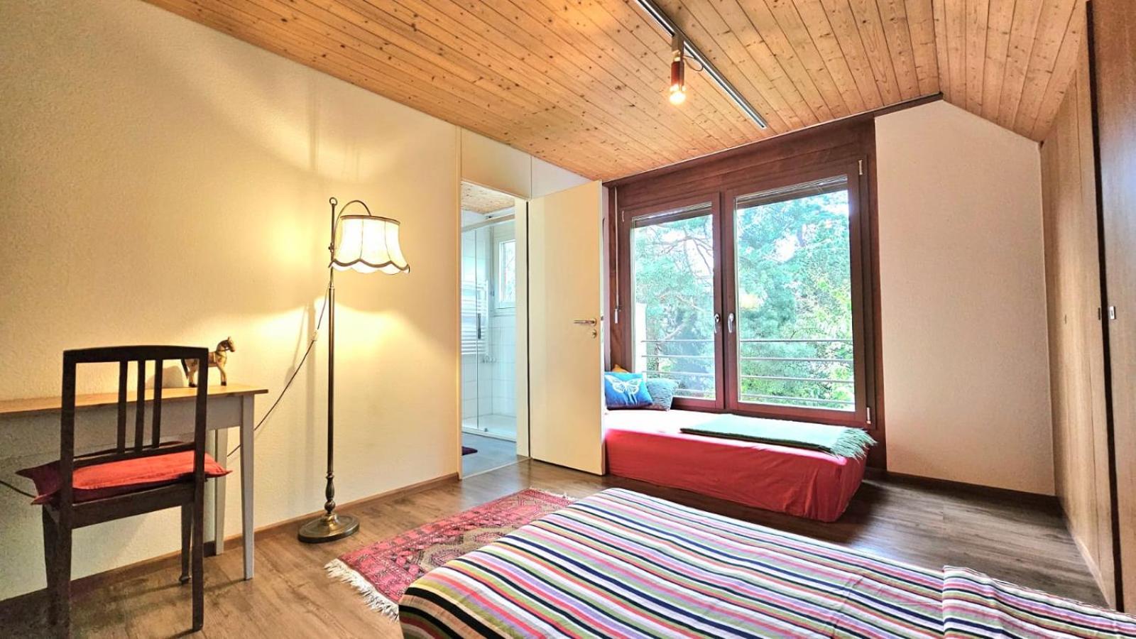 Gaestezimmer In Alternativer Kulturvilla Homestay Aesch (Basel-Landschaft)