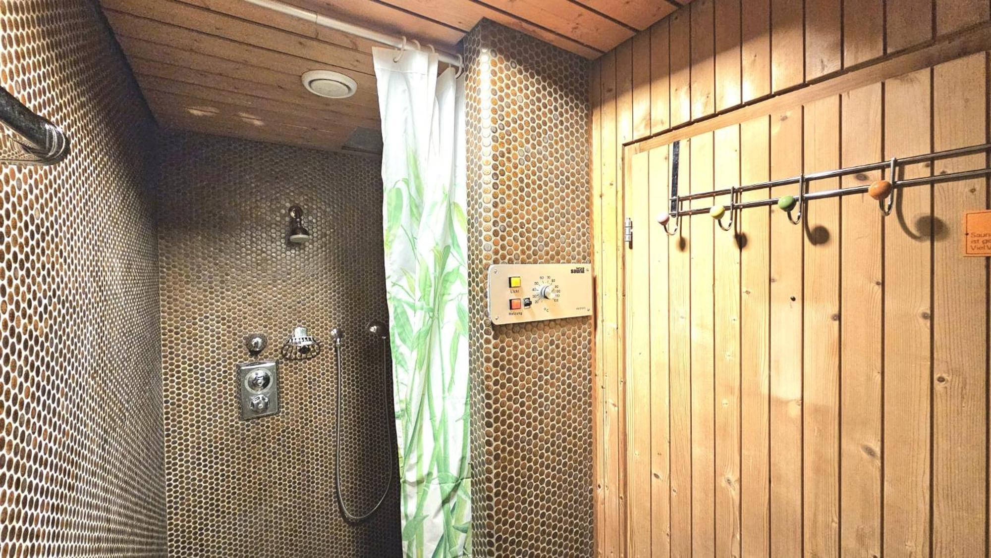 Gaestezimmer In Alternativer Kulturvilla * Aesch (Basel-Landschaft)